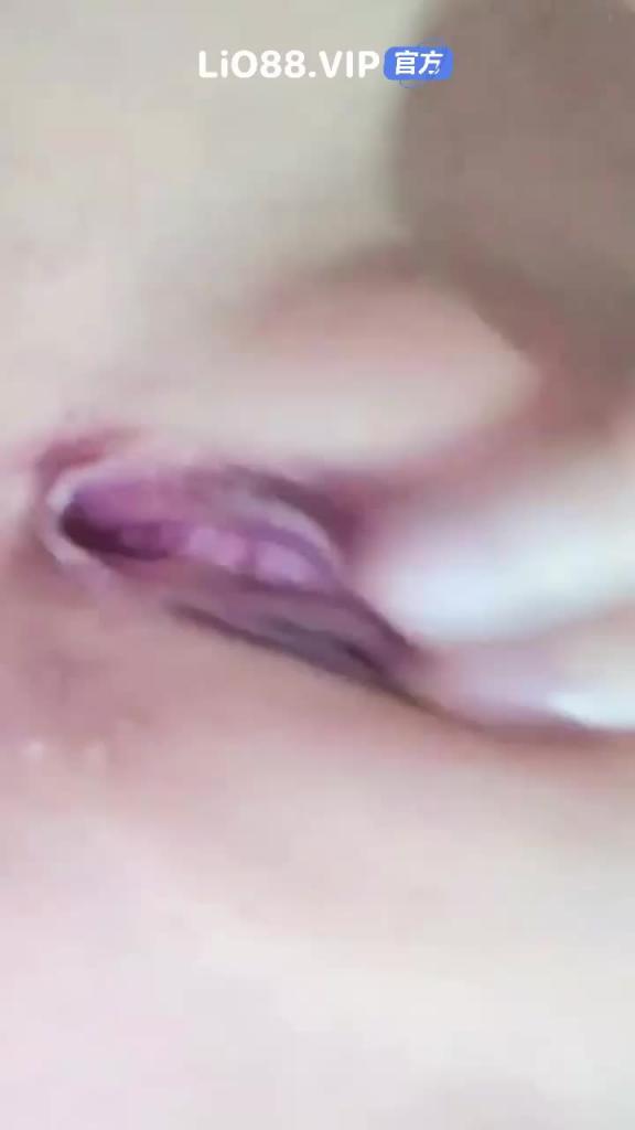 【高中】粉嫩大奶高中学妹 清纯的样子真看不出来这么骚了,这粉嫩的直让人流口水! 预览截图 1