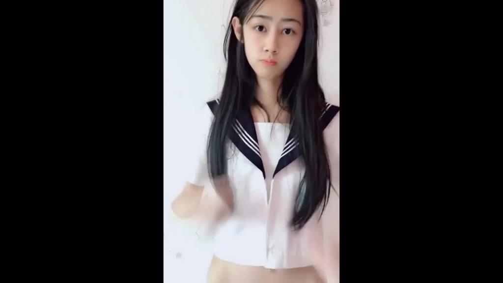 【抖音网红泄露】抖音百万粉“江可爱”萝莉网红,露脸自慰、口交视频曝光 预览截图 3