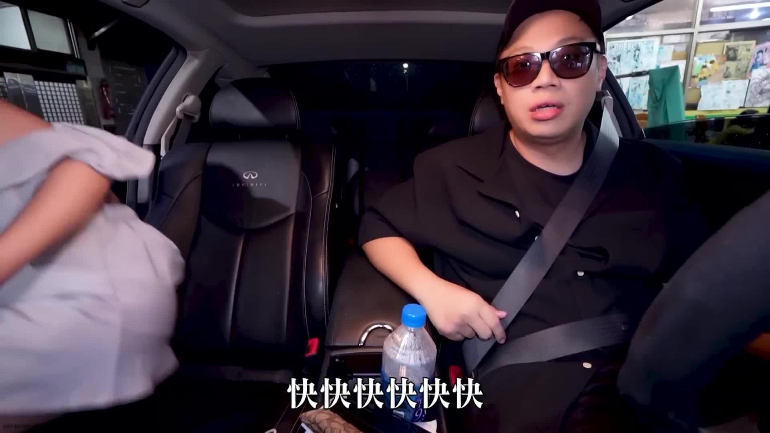 车内紧急换衣服4 预览截图 2
