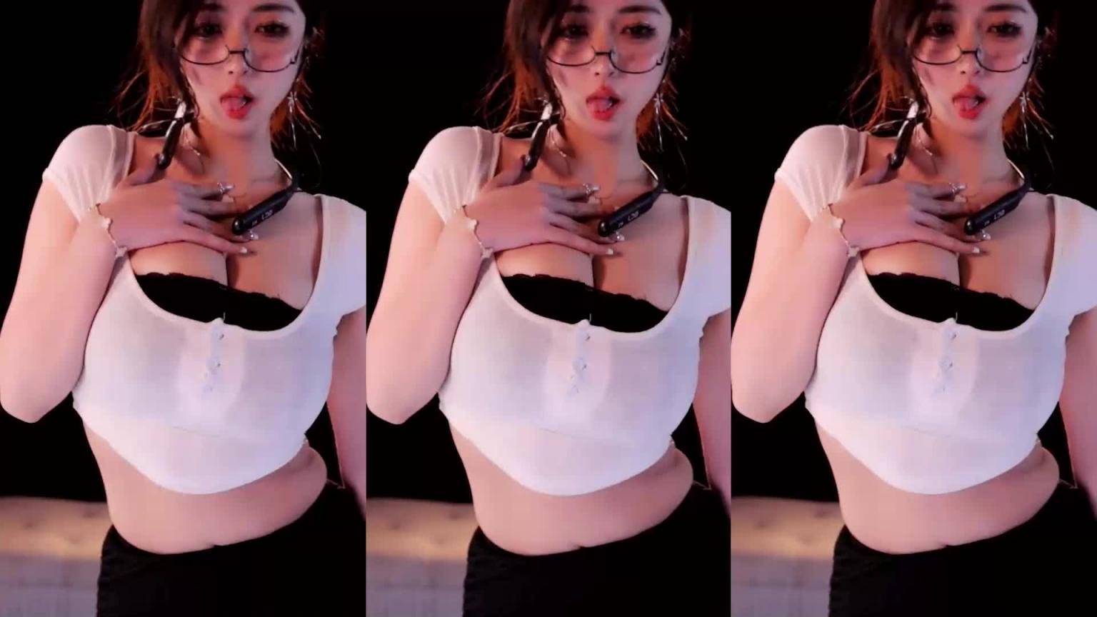 网易CC直播【小燃燃】最新高颜值主播性感巨乳翘臀丝袜美腿福利 预览截图 9