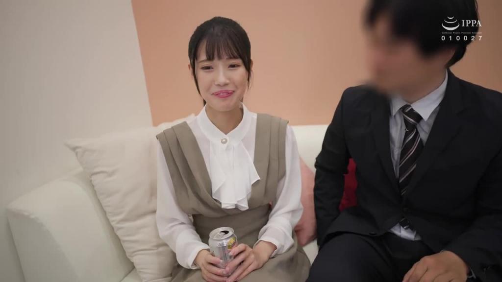工作中也马上能搞的方便同事。 轻浮女社员喜欢吞精 总务课 麻矢 23歳 夏白麻矢 AKDL-272 预览截图 7