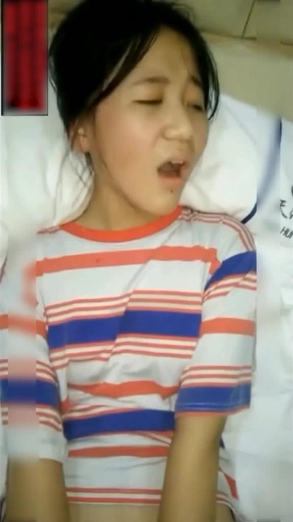 【真实破处】学生妹被残忍开苞_痛的满头大汗 预览截图 11