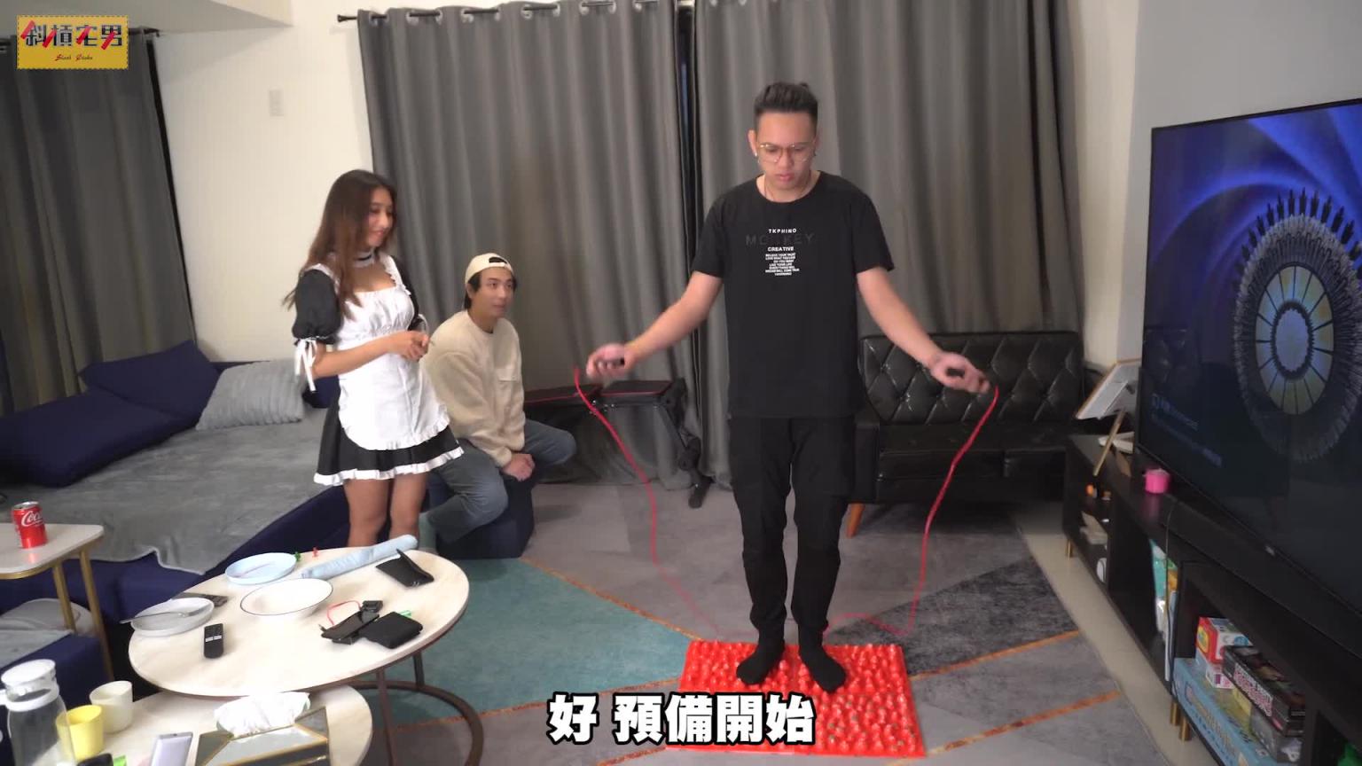 偷偷操控女仆诱惑朋友，他快被吓死了😂｜【斜杠宅男】 预览截图 12