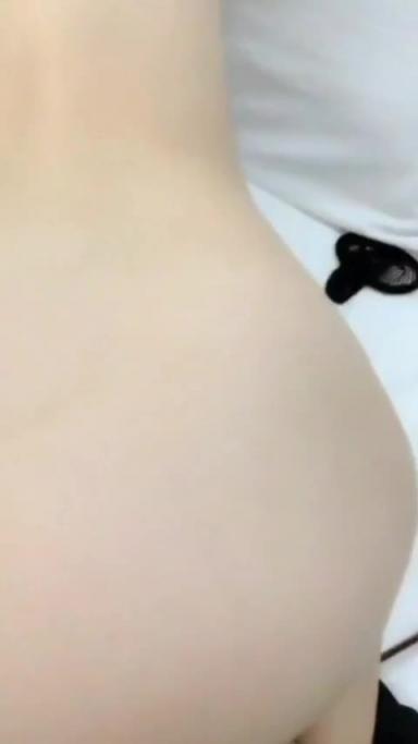 【萝莉自慰】粉嫩高中小萝莉自慰假鸡巴抽插 预览截图 3