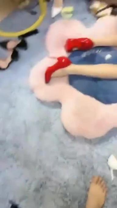【恋足癖】美腿高跟鞋恋足癖福音,反差调教大公开 预览截图 11