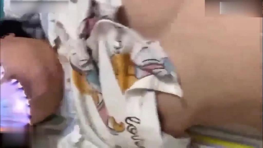 母子乱伦,名副其实的骚母狗 预览截图 9