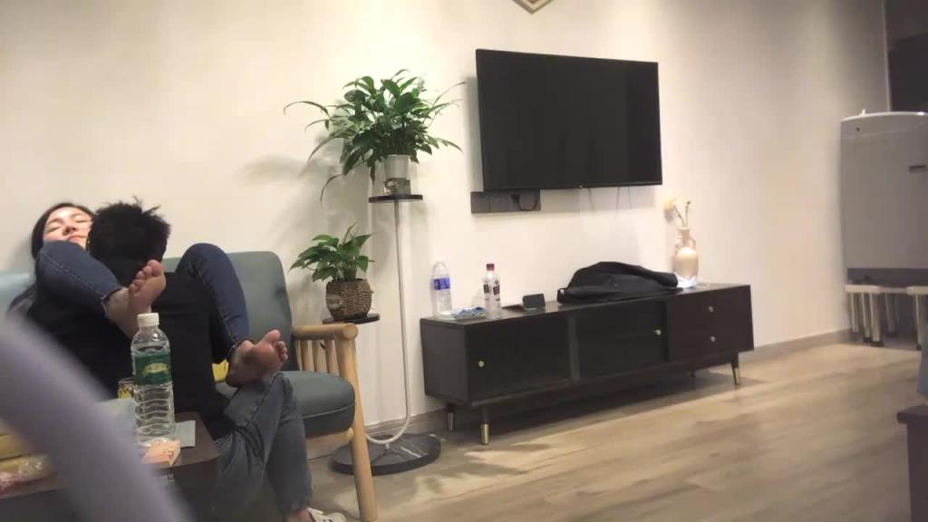 【勾搭良家】网聊气质熟女戴眼镜人妻,带回家聊天调情勐操 预览截图 2
