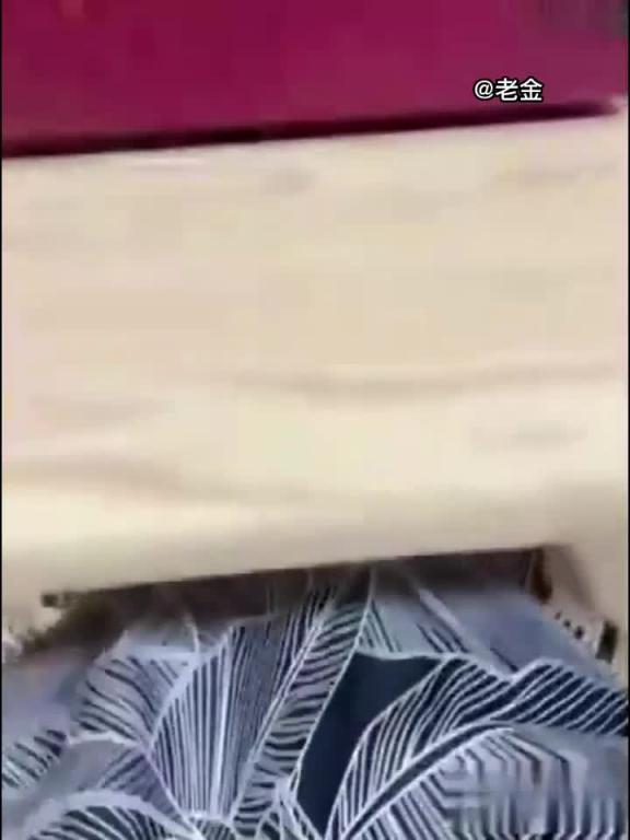 淄博六中教师后妈刘萍与儿子乱轮,儿子偷继母内裤撸管,后妈挑逗儿子乱伦偷晴。 预览截图 4