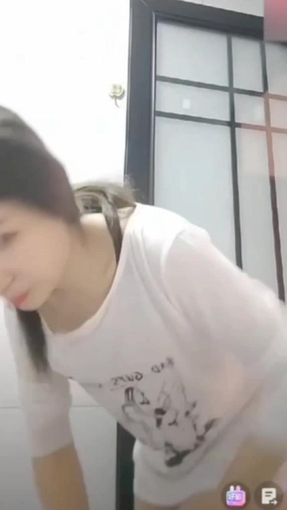 抖音上的美女个个都是人才露点走光真空精选一次看个够 预览截图 2