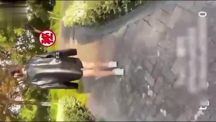 【最新姐弟乱伦】骚姐姐户外露出勾搭失败,回到家中色诱自己亲弟弟操逼 预览截图 8