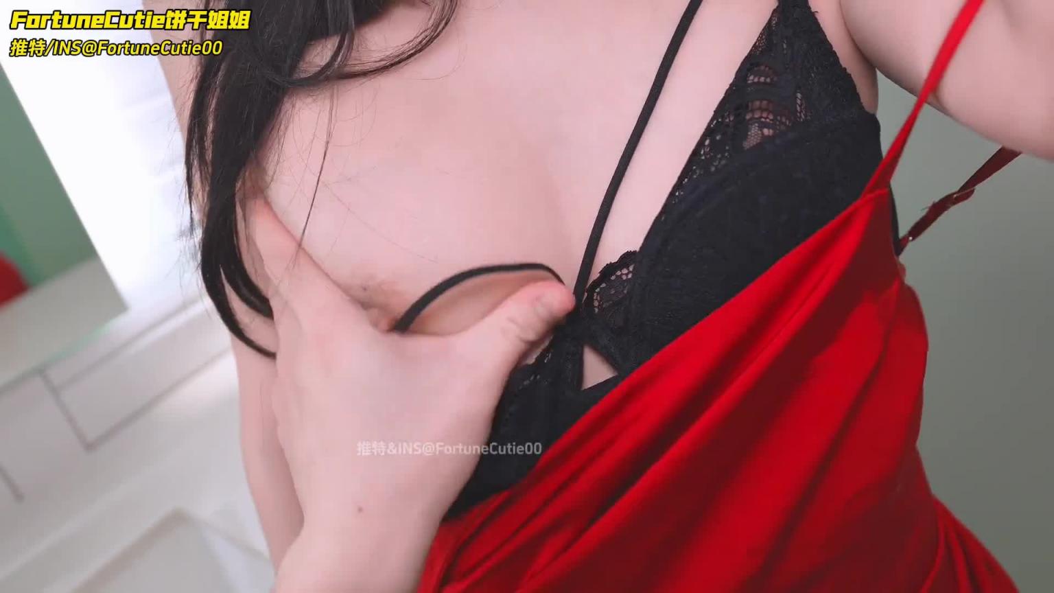为房租献身，JK少女变吊带黑丝母狗，玉足骚穴调教只为让房东满意-饼干姐姐 预览截图 1