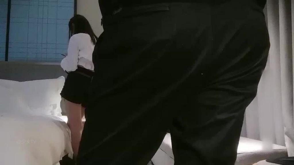 【约炮实录】胖子约操阳光00后美少女,乖巧口交骑乘呻吟很诱惑 预览截图 4