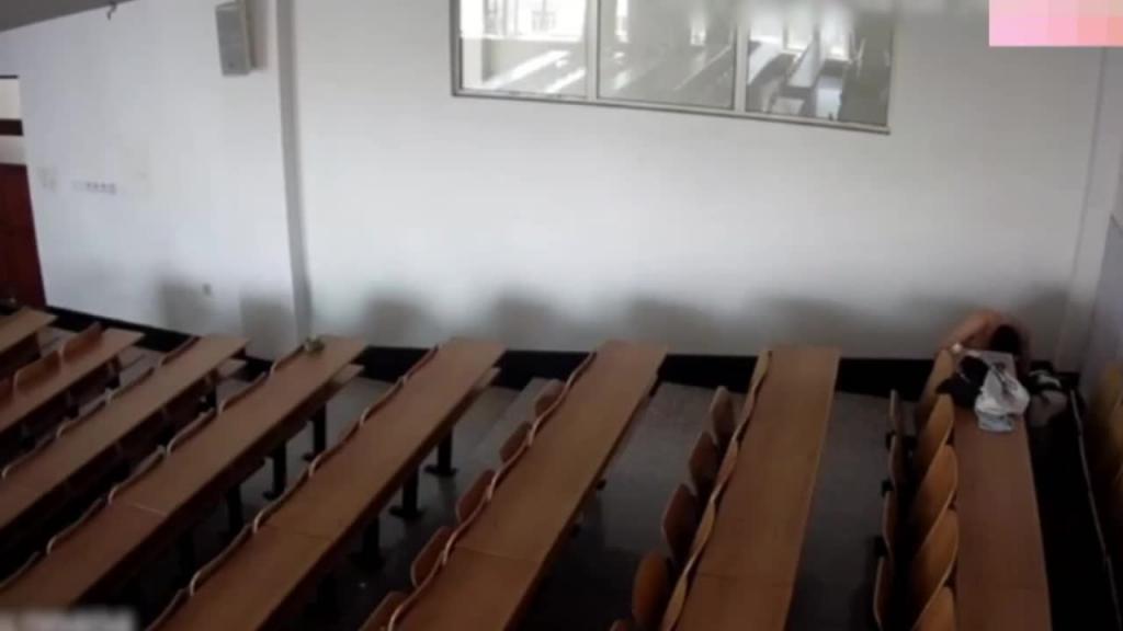 黑龙江科技大学教室门事件！教室做爱，全校吃瓜！ 预览截图 11