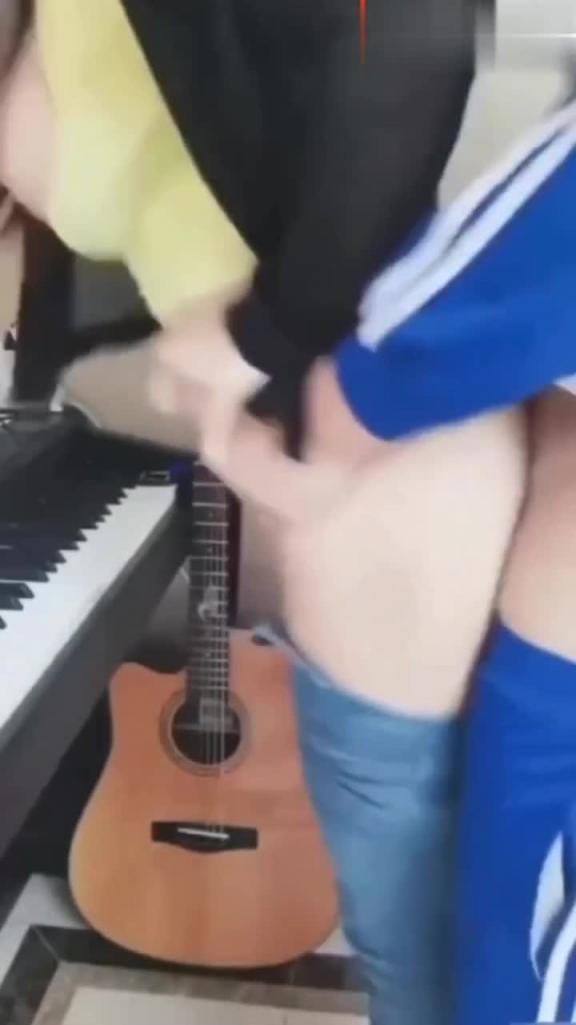 【老师勾引学生】巨乳音乐老师勾引学生后入爽的淫叫高潮 预览截图 12