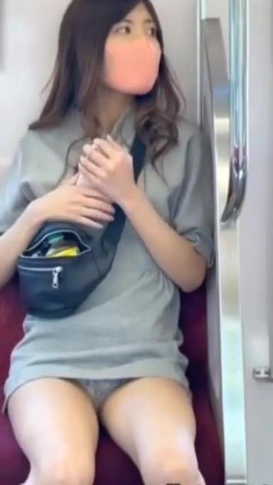 电车抄底身材极品美少女 预览截图 12