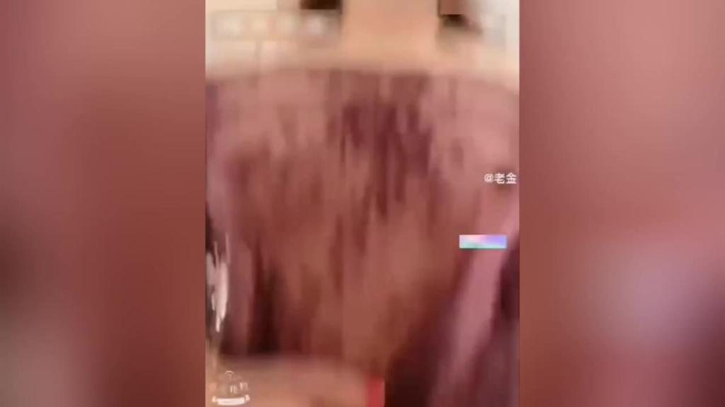 护士小姨子勾引姐夫差点让姐姐发现,趁姐姐睡觉姐夫跑到小姨子房间乱伦 预览截图 12