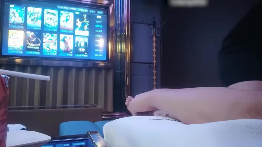 足浴店贵州美女技师,3000带到酒店,舌吻舔穴无套 预览截图 1