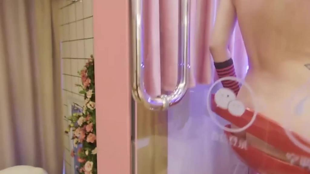 网红萝莉柚木cp百合组,私人KTV-深秋的葡萄 预览截图 8