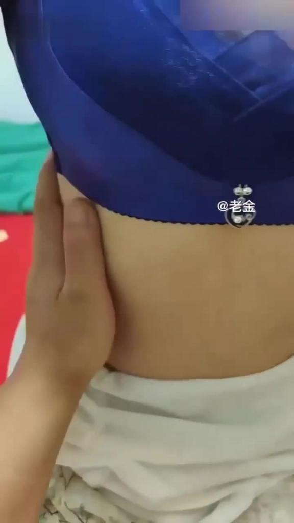 牛逼大神和大嫂偷情，嫂子穿旗袍被操的样子太骚了，一会叫姐夫一会叫爸爸 预览截图 1