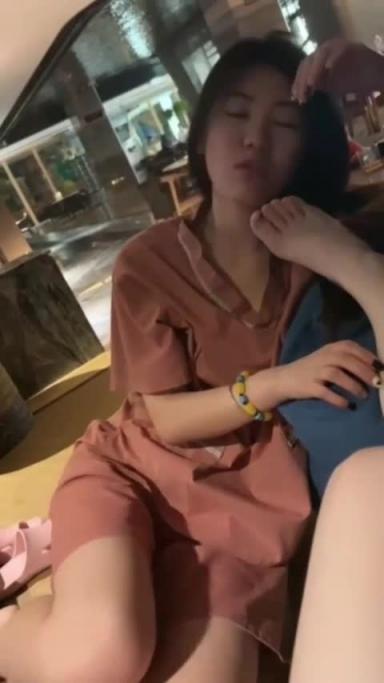 洗浴中心调教女奴御姐!女女母狗舔脚这就是拉拉的快乐 预览截图 10