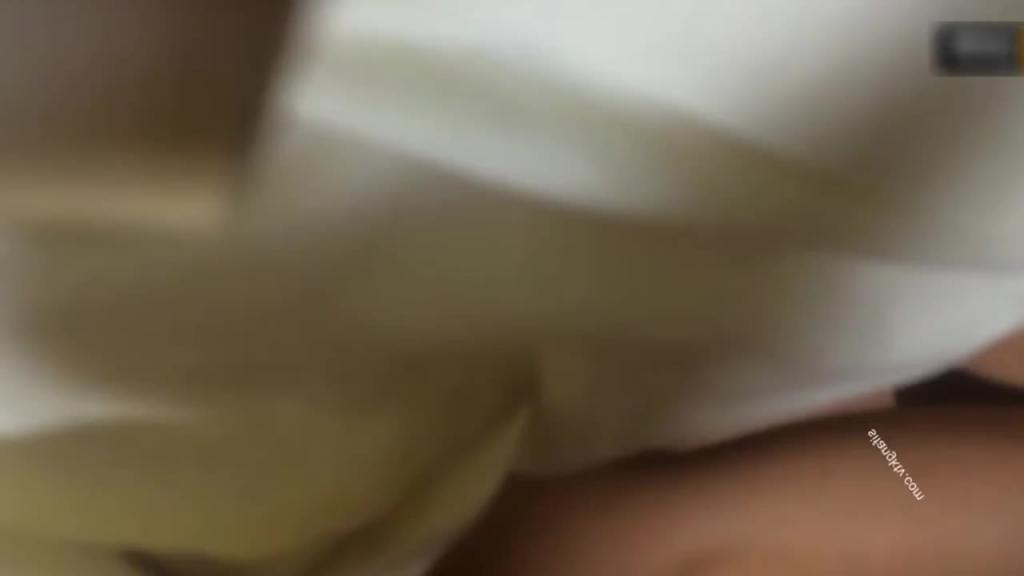 【野模精品】生活所迫北漂艺校毕业生‘英子’无奈大尺度私拍SM滴蜡摄影师加价无套内射 预览截图 8