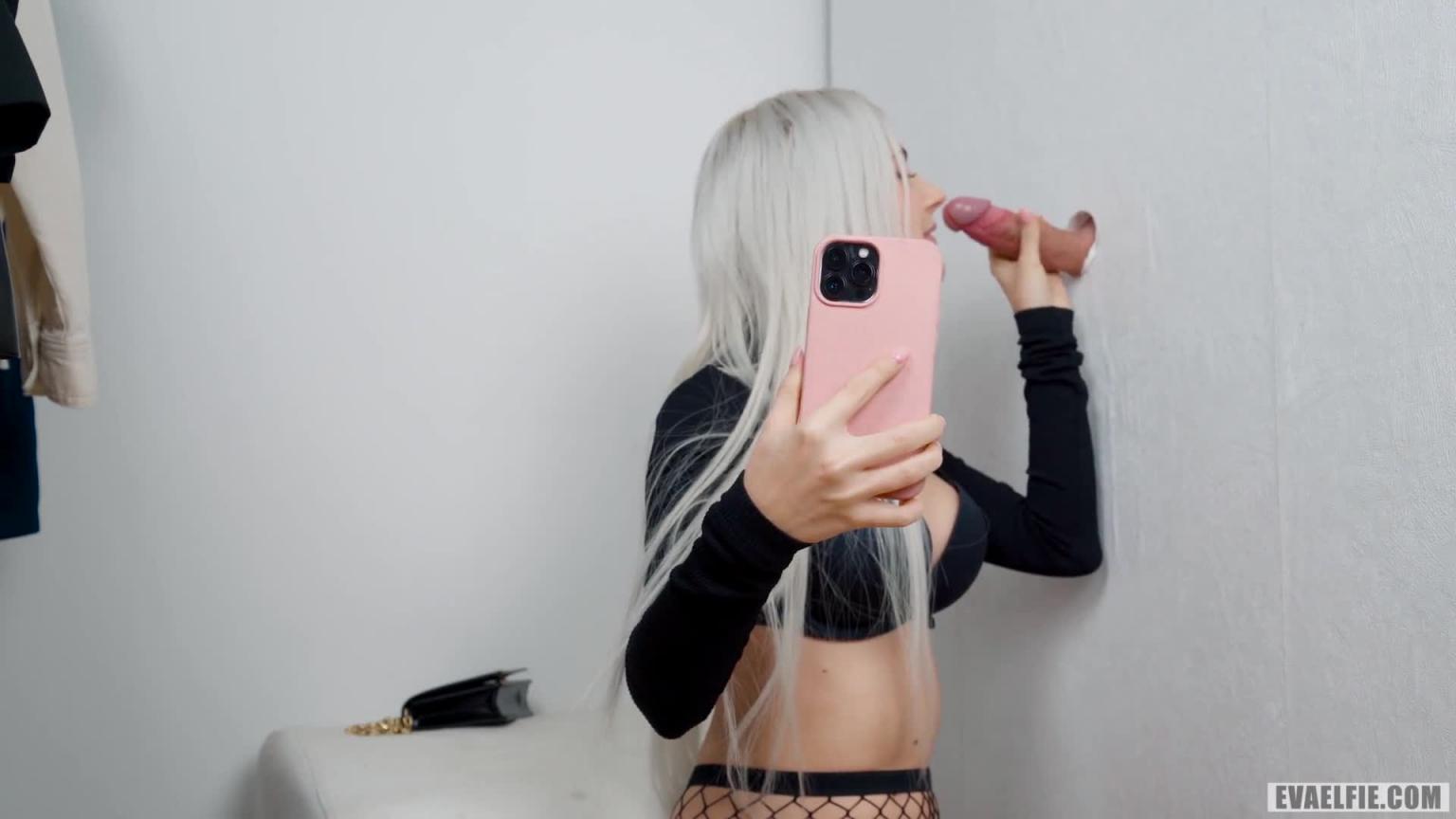 少女荡妇通过光荣洞被大量精液射在脸上 - Eva Elfie 预览截图 4