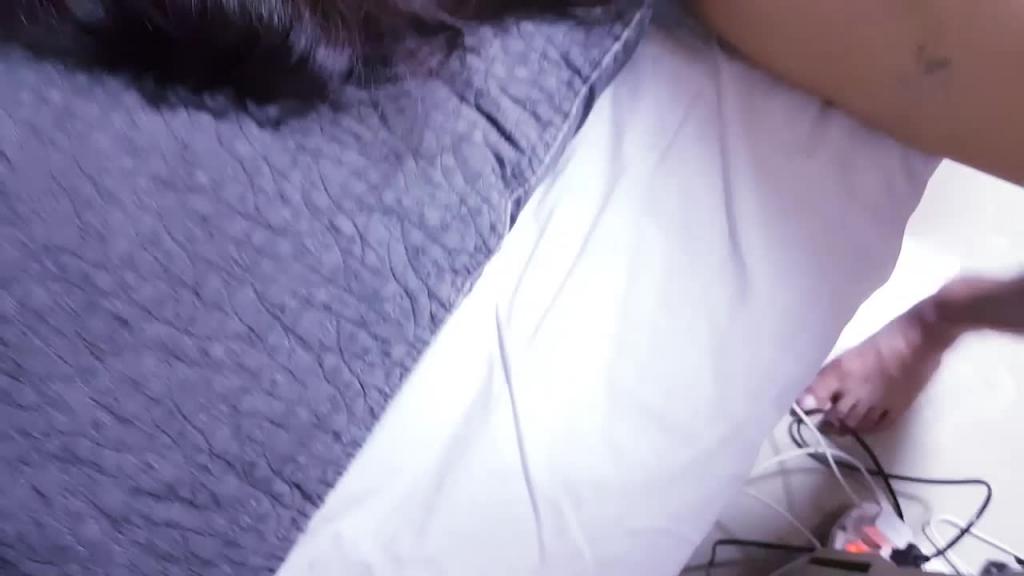 “我的老公呢？你是不是我老公。”气质美女被灌醉遭猥琐男强行玩弄！ 预览截图 3
