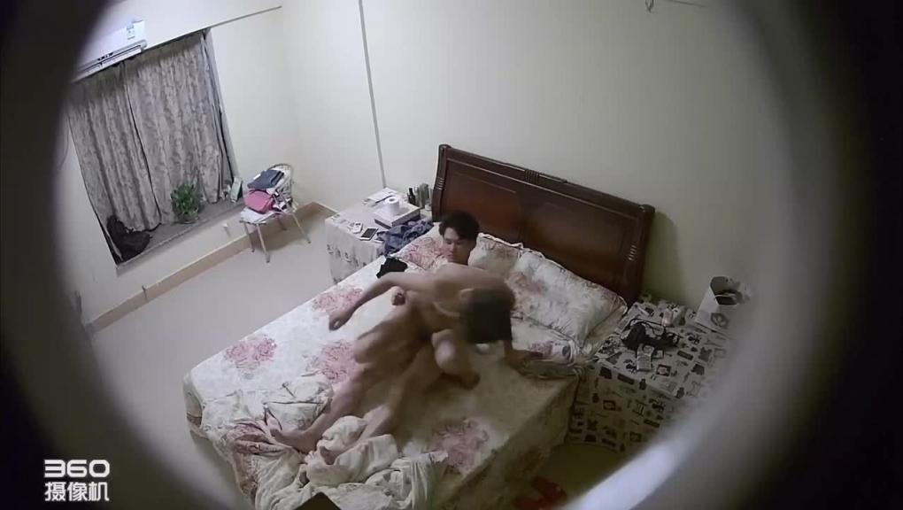 【监控破解】小夫妻居家啪啪女上位激情摇摆 预览截图 7