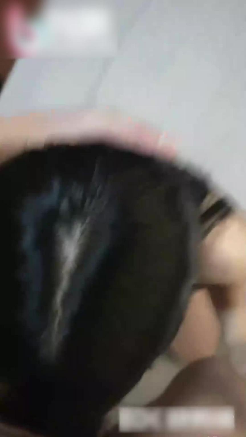 【兄妹乱伦】表妹不肯让我操只给我口真想推倒强上了 预览截图 12