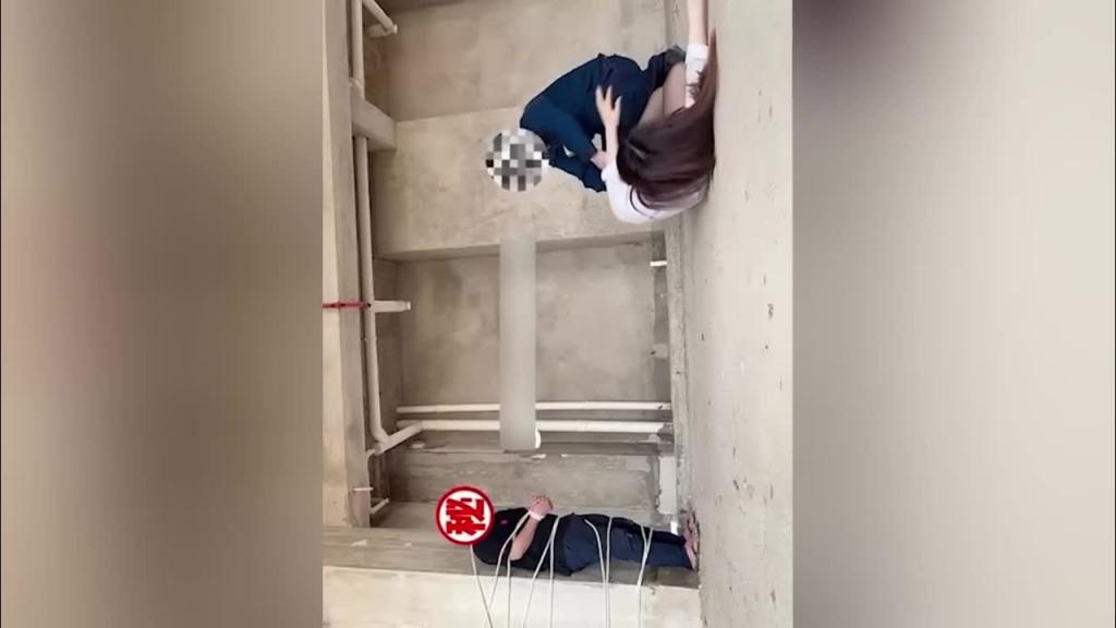 国内最牛绿帽淫妻【婷婷】户外露出野战偷情淫语内射 预览截图 4