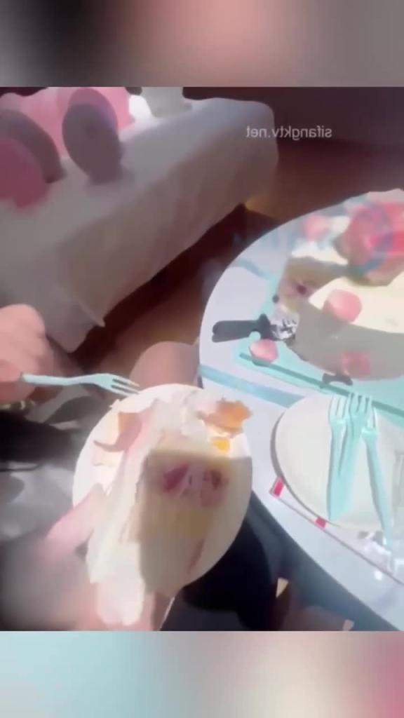 【姐弟乱伦】我姐生日那天穿上婚纱吃了我的全部精液 预览截图 2
