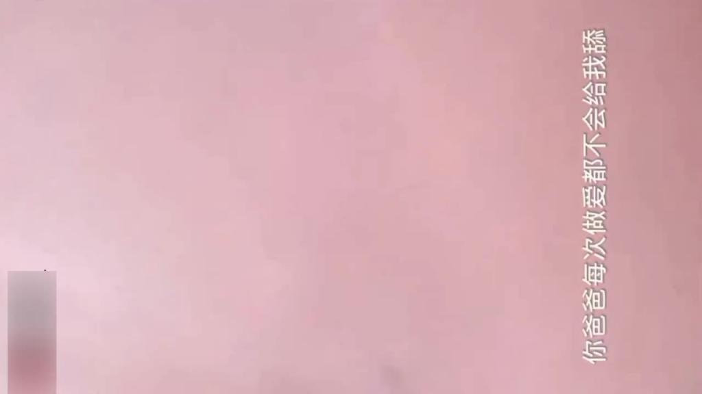 【常德母子乱伦】傻儿子趁父亲和牌友出门打牌，悄悄的走进妈妈的房间求操逼 预览截图 3