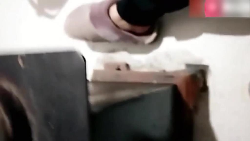 下药操亲姐！搞到一半姐姐突然醒了！ 预览截图 12