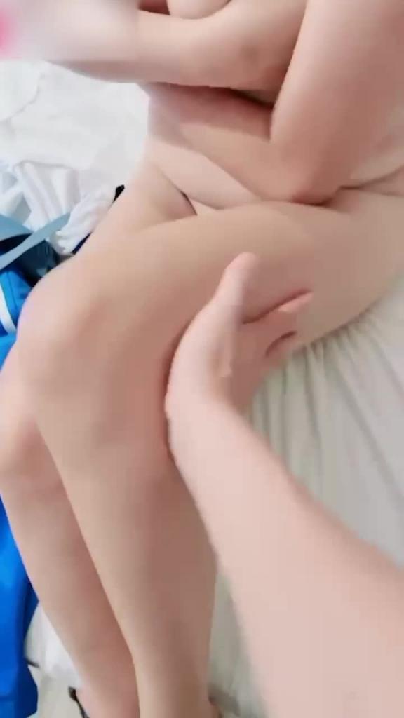 【学生系列】一千块拿下大奶高中生 预览截图 4