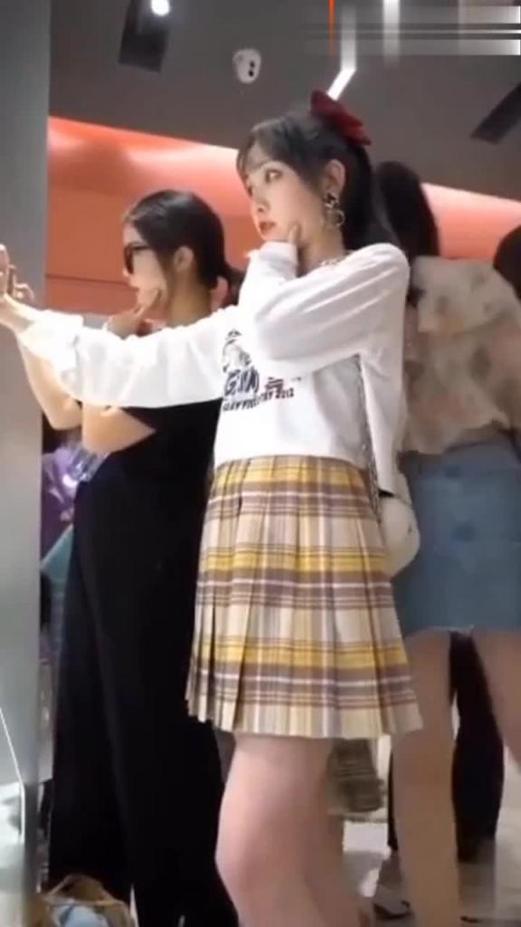 【偷拍】JK少女裙底下各种花式内裤美臀美腿_2023-04-17_22-23-53 预览截图 9