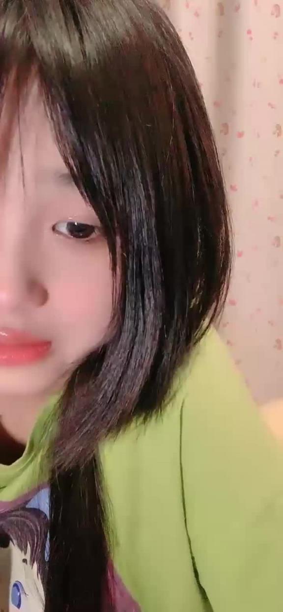 甜美可爱高中萝莉学妹！美乳嫩穴，还会用黄瓜棒来插自已逼逼！！独家完整版 预览截图 3