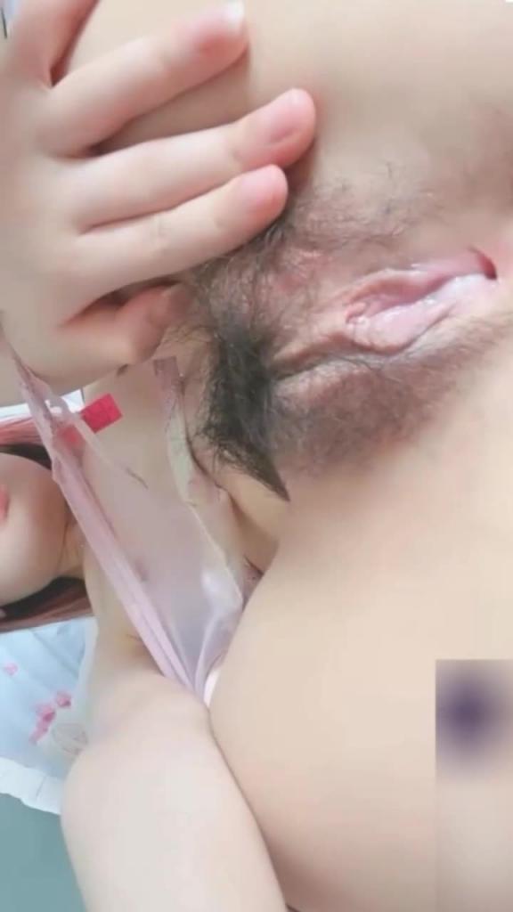 绝色红发美少女自摸淫穴肥臀呻吟自慰到高潮 预览截图 3