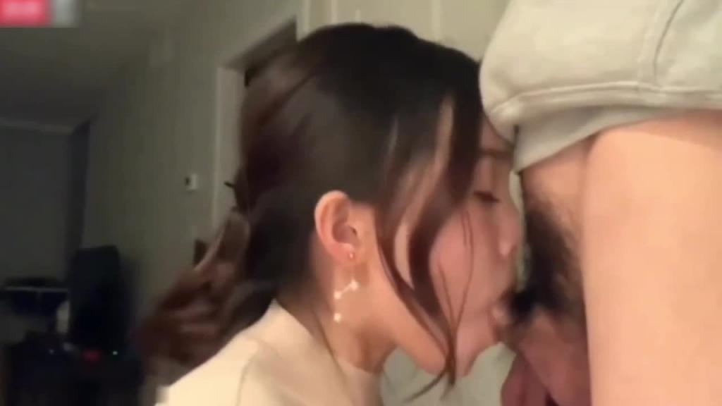 【留学生反差婊泄密】极品反差婊女神口爆吞精 预览截图 1