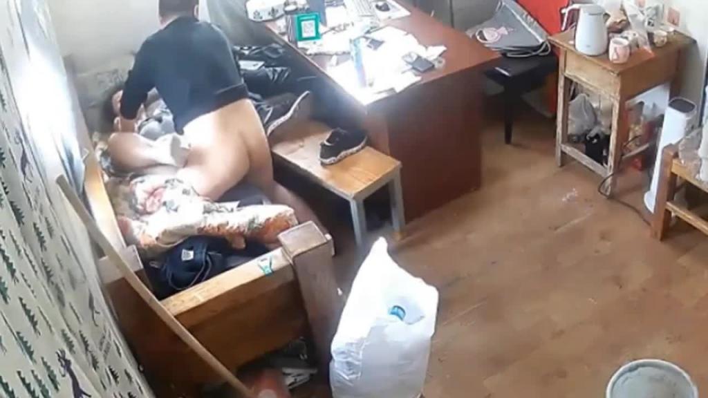 【破解摄像头偷拍】美女少妇欠网贷上财务公司小办公室单人小床肉偿还利息 预览截图 11