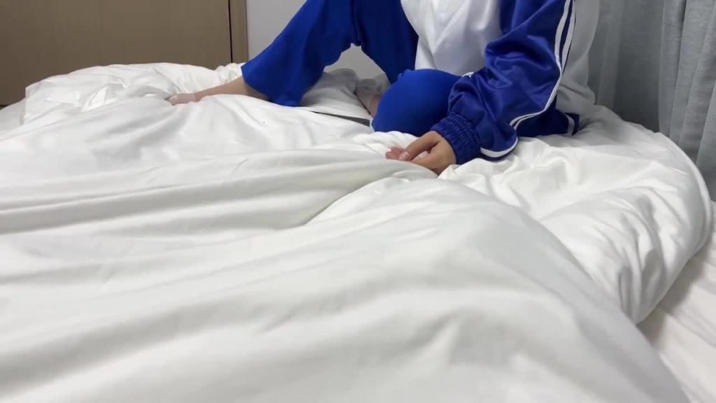 【兄妹淫乱曝光】云南还在上学的妹妹玩的太花!亲哥抓到把柄,不管爸妈还在家就直接强行内射亲妹! 预览截图 2