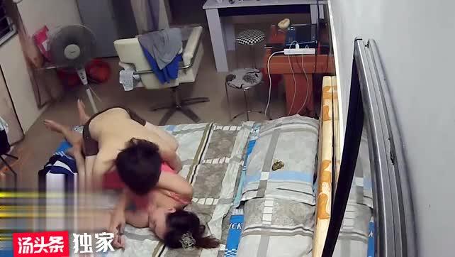 全网首发有声监控破解【母子乱伦】有对白…淫母床上诱惑儿子乱伦竟然让他舔逼疯狂叫床对白淫荡 预览截图 1