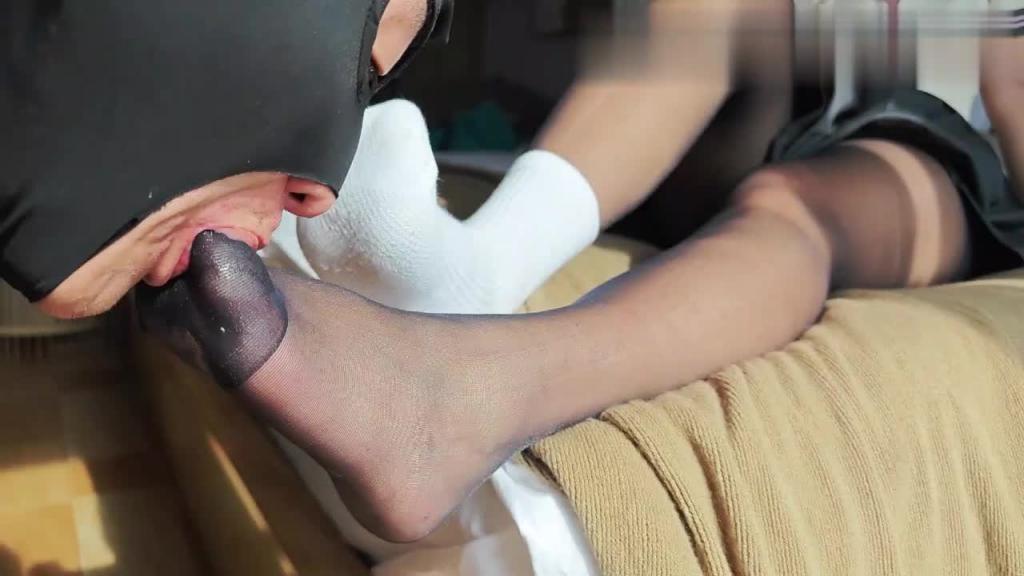贵宾酒店约Jk黑丝小姐姐恋足舔脚交榨精 预览截图 5