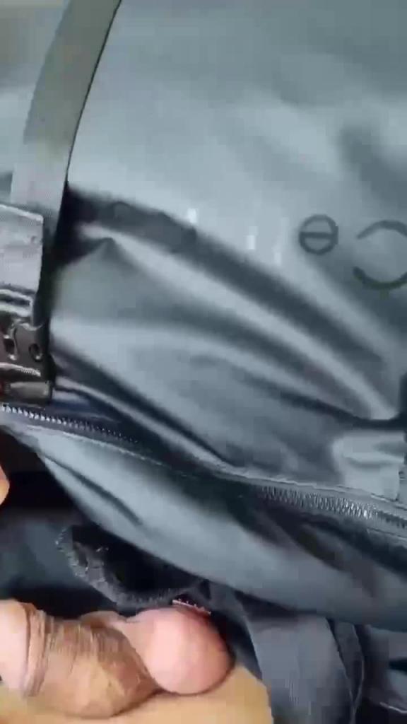 广州头条大新闻 帅哥大街上全裸被行人当街制服 各种骚货裸奔露屌 预览截图 8