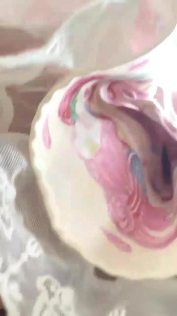 漫展现场牛B大神超近距离贴B拍洛丽塔无内美女的极品美鲍 预览截图 3
