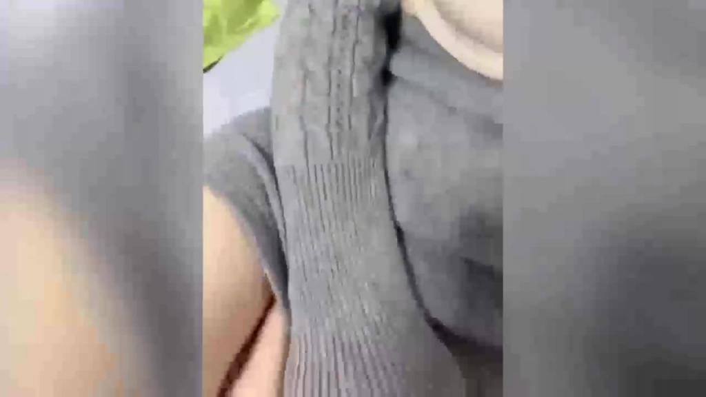 【强奸乱伦表姐】表姐一直拒绝被我按在床上暴操内射 预览截图 3