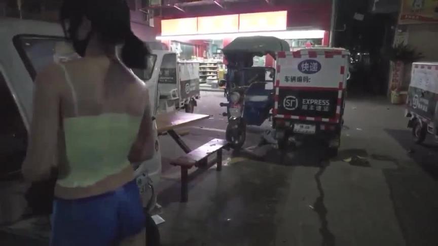 最新国产网红资源-露出女神小K接受金主私人定制️大胆尝试新露出玩法身上涂着彩绘服装夜晚街头裸行 预览截图 7