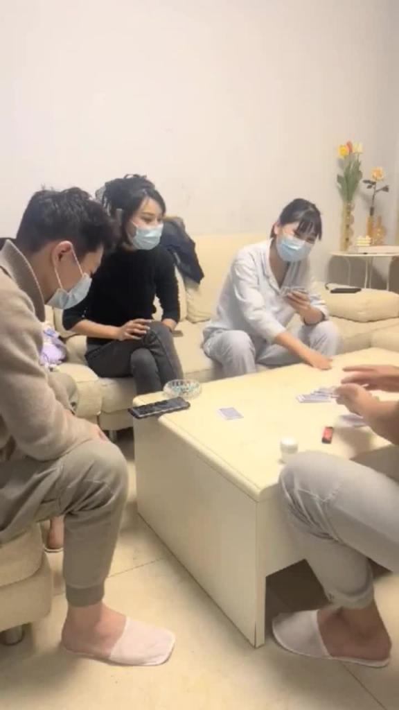 【换妻大乱交】现在小青年真会玩。换妻！ 预览截图 3