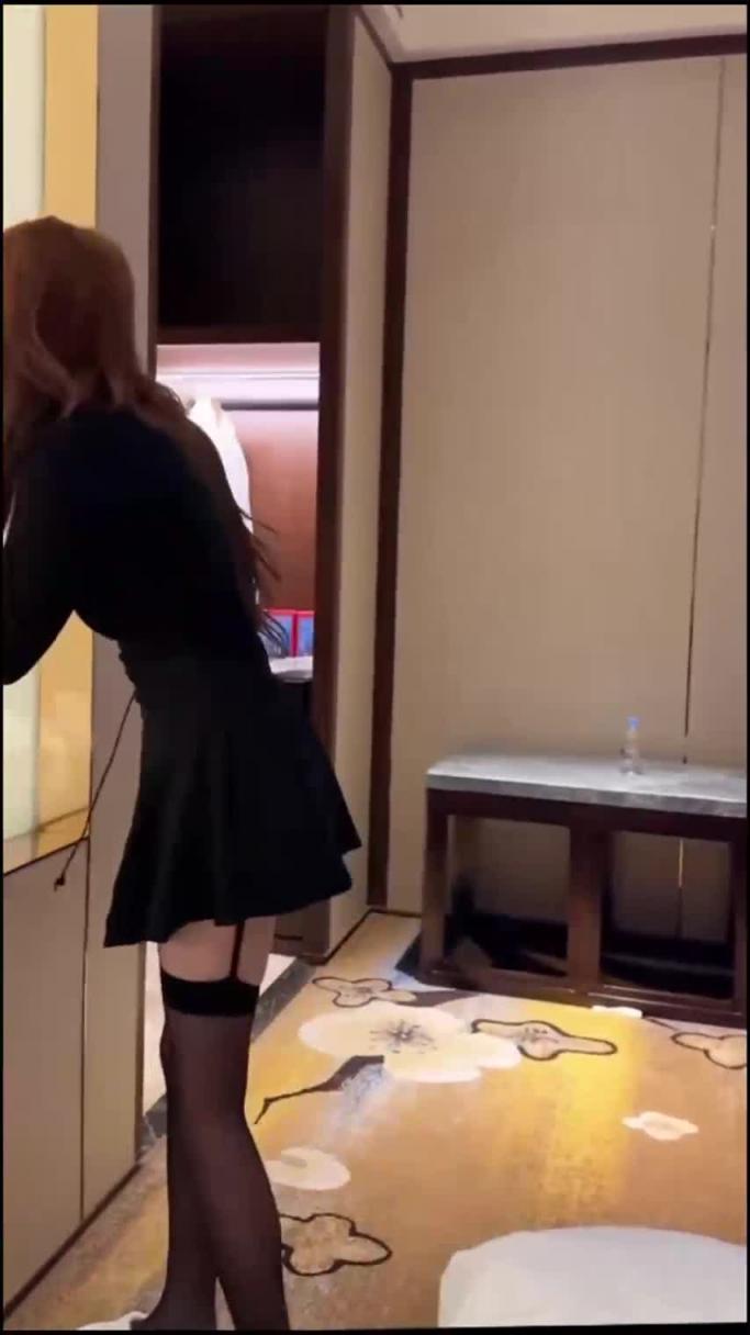 我和爸爸的女秘书出差,女秘书原来是个“骚母狗! 预览截图 2