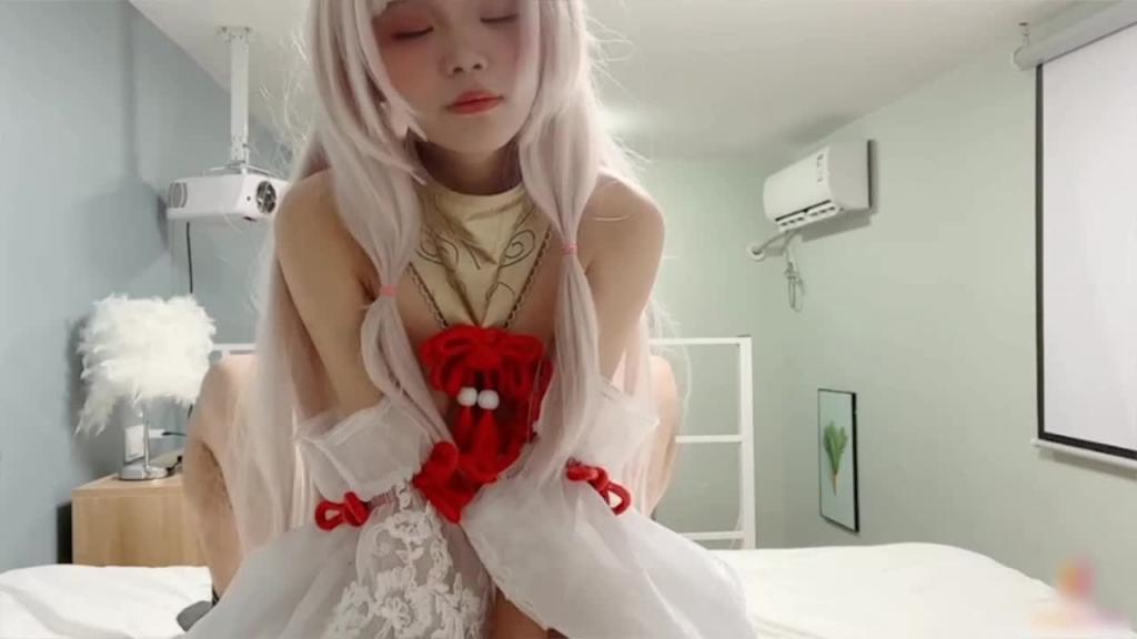 【COSPLAY】超级骚货胡桃少女主动骑乘勾引摄影师 预览截图 4