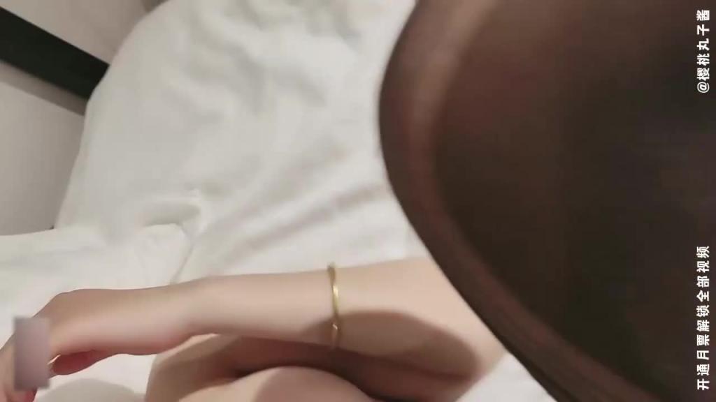 【高颜值车模女神】大奶子诱人十足,第一视角卖力深喉 预览截图 9